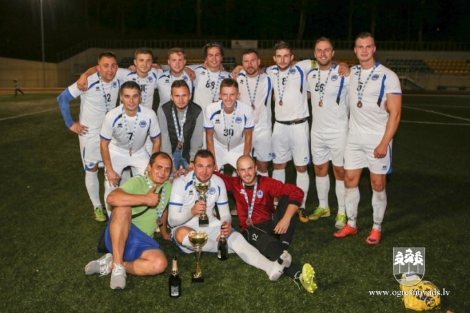 Ogres čempionāta laureātes – “Streka”, “Dinamo Ogre” un “Techniba”