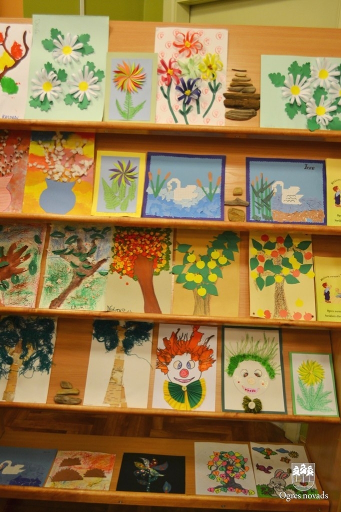 Krīzes centrs bērnu radošo darbu izstāde Ogres Centrālajā bibliotēkā
