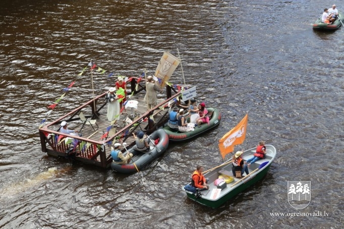Otrā pilsētas svētku diena sākas ar laivu parādi