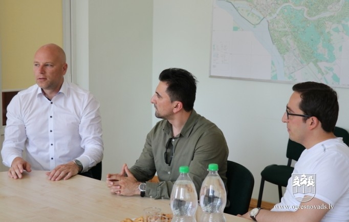 Brīvprātīgie jaunieši no Ukrainas un Azerbaidžānas iepazīst Ogri