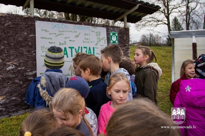 Madlienas skolēni Latvijas simtgadei noskrien 100 kilometrus
