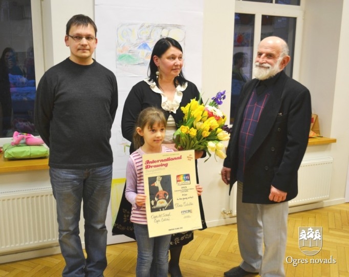 Ogres mākslas skolā sagatavošanas grupu darbu iztāde