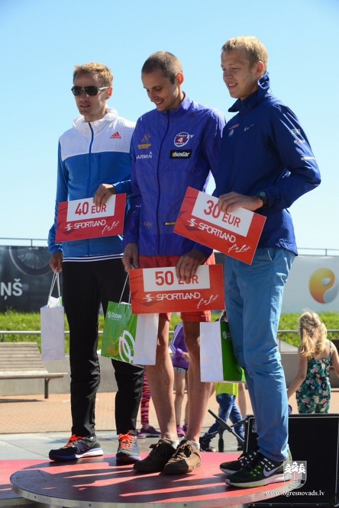 R.Rozem un R.Kaimiņam dubultuzvara Ventspils maratonā