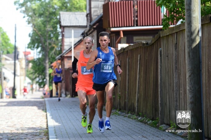 R.Rozem un R.Kaimiņam dubultuzvara Ventspils maratonā