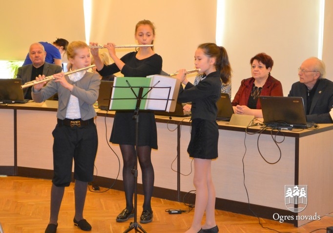 Mūzikas skolas audzēkņi koncertē pilsētas iestādēs