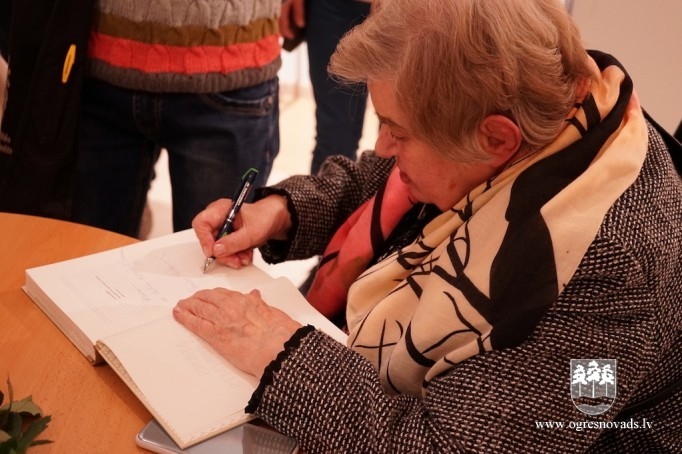 Rakstniece Marina Kosteņecka viesojās Ogrē