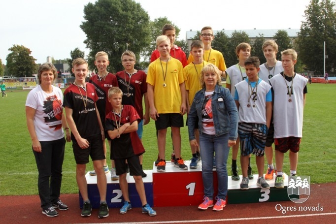Ogres 1.vidusskolas komanda uzvar «Olimpiskajā dienā 2015»