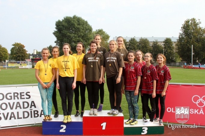 Ogres 1.vidusskolas komanda uzvar «Olimpiskajā dienā 2015»