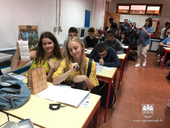 Ogres Valsts ģimnāzijas skolēni un pedagogi papildina zināšanas Portugālē