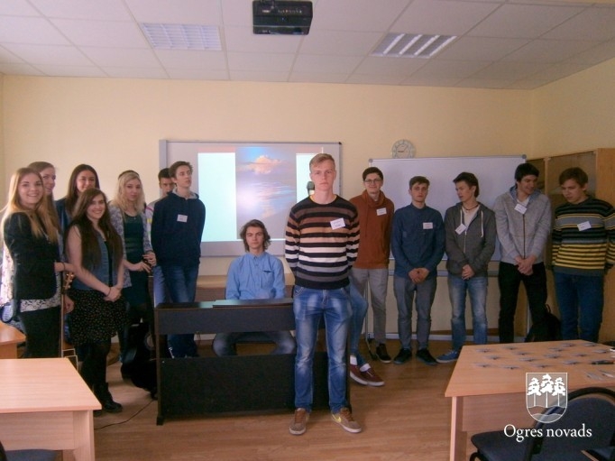 Jaunieši no Zviedrijas projekta ietvaros viesojas Ogrē