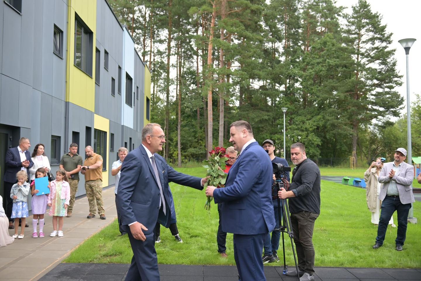 Egils Helmanis un Andis Pētersons pie PII Lielvārde 23.08.2024.