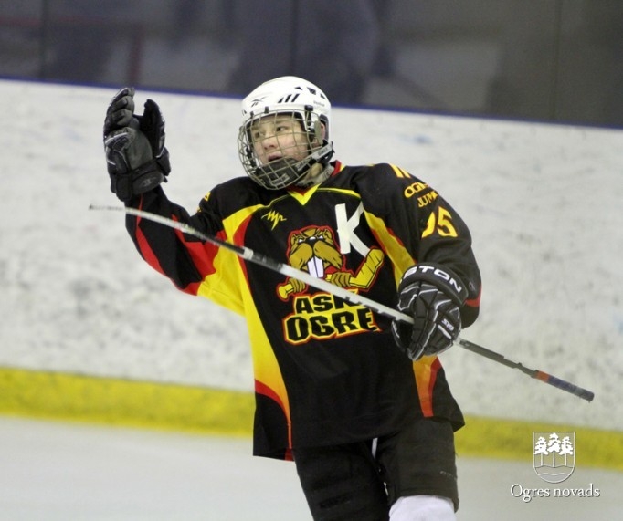 Ogres 1. vidusskolas hokejisti izcīna "P.Placēna kausu 2012"
