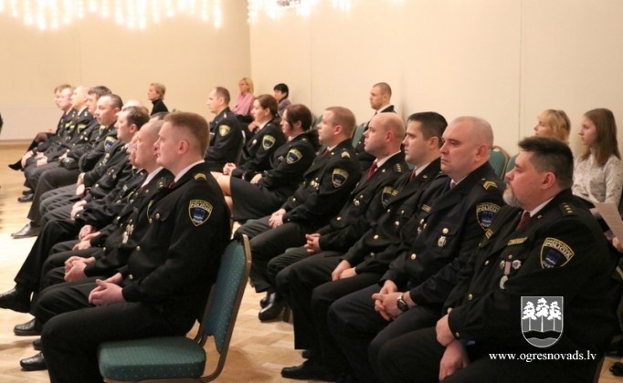 Profesionālajos svētkos godina Ogres novada pašvaldības policijas darbiniekus
