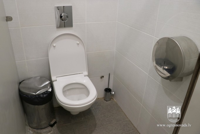 Sabiedriskās tualetes regulāri tiek demolētas