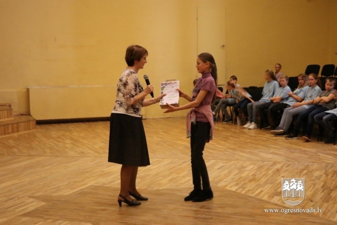 Novada skolēni piedalās konkursā “Esam droši uz ielas”