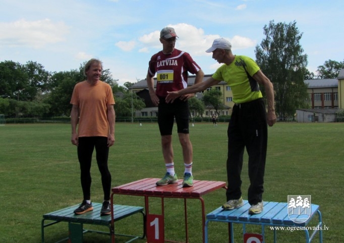 Ogrēniešiem septiņas medaļas un Latvijas rekords Koknesē