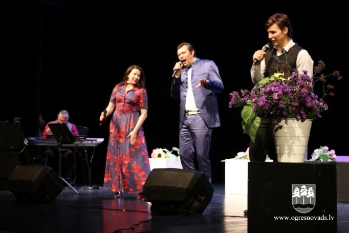 Ogres novada seniori tiekas svētku koncertā (01.10.2020.)