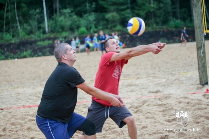 Dubkalnos aizvadīti pirmie pludmales futbola un volejbola turnīri
