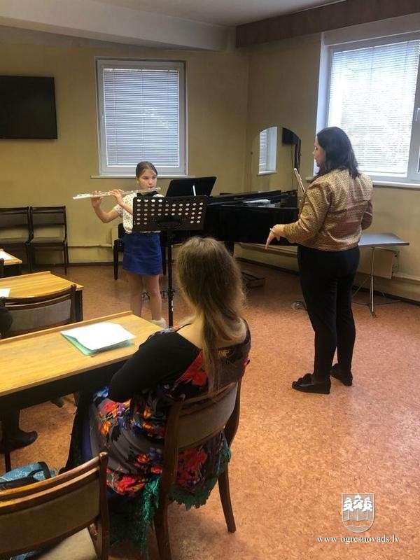 Ogres Mūzikas skolā pulcējas Latvijas labākie jaunie flautisti