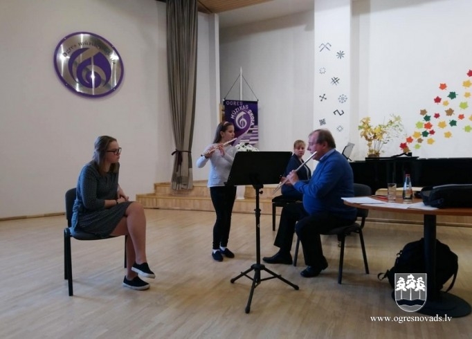 Ogres Mūzikas skolā pulcējas Latvijas labākie jaunie flautisti