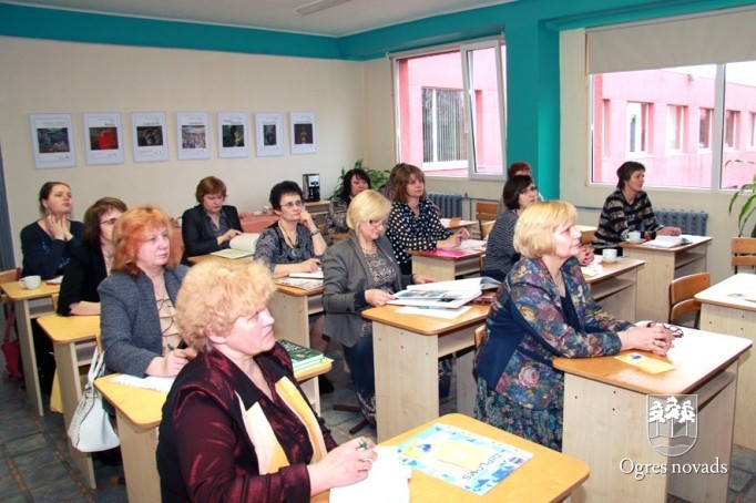 Novada skolu direktoru vietnieki tiekas Suntažos (foto: Andris Linde un Dita Barkāne)