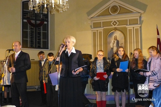 Suntažu skolēni uzstājas Ziemassvētku koncertos „No sirds uz sirdi”