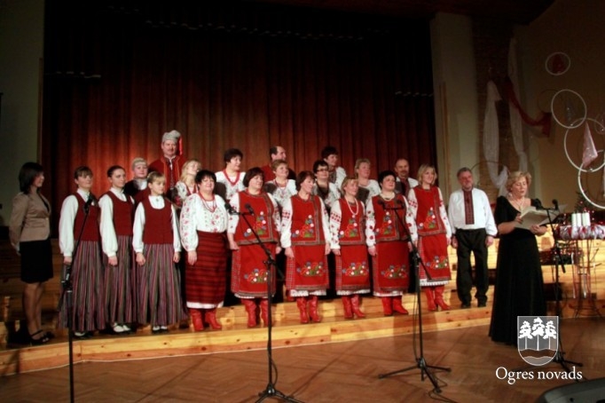 Vokālo ansambļu sadziedāšanās koncerts Suntažos