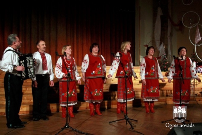 Vokālo ansambļu sadziedāšanās koncerts Suntažos