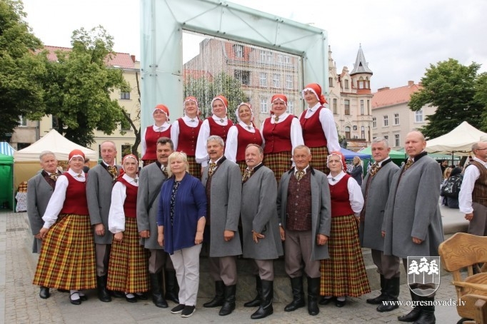 Deju kolektīvi “Sunta” un “Suncele” piedalījušies starptautiskā festivālā Polijā