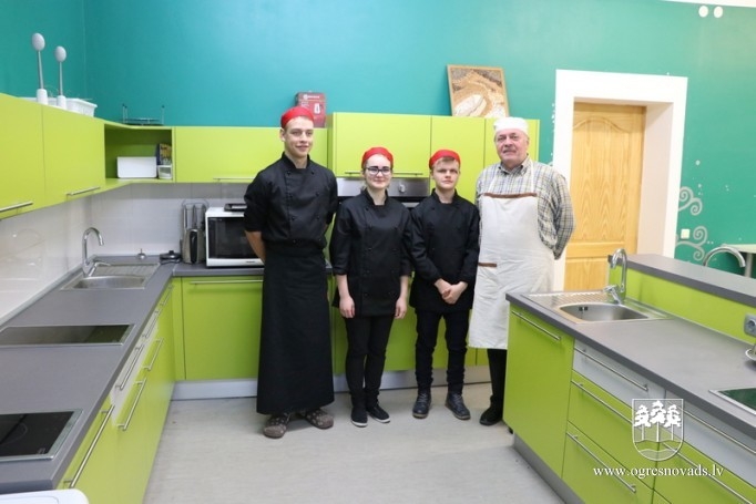 Suntažu skolā jaunieši apgūst pavārmākslu
