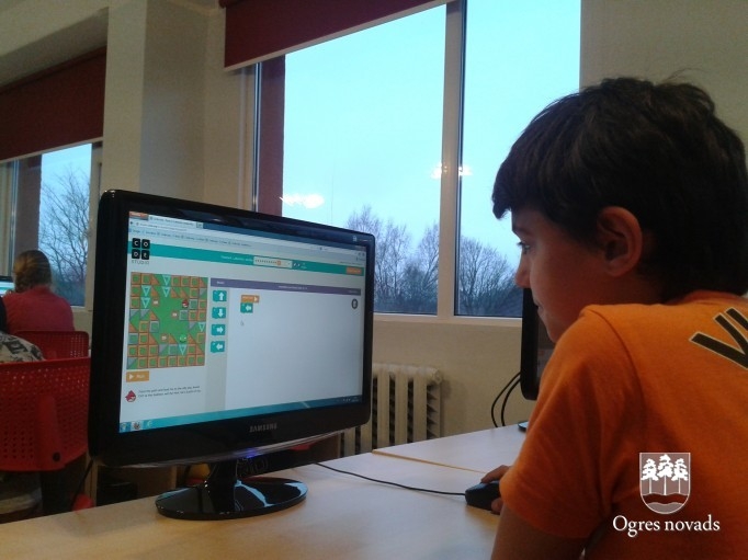 Programmēšanas stunda nedēļas garumā: „Hour of Code” Suntažu vidusskolā