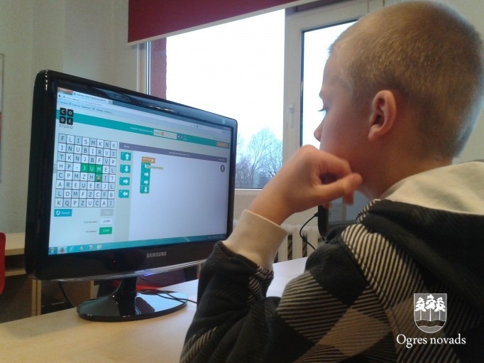 Programmēšanas stunda nedēļas garumā: „Hour of Code” Suntažu vidusskolā