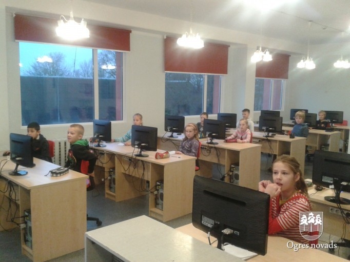 Programmēšanas stunda nedēļas garumā: „Hour of Code” Suntažu vidusskolā