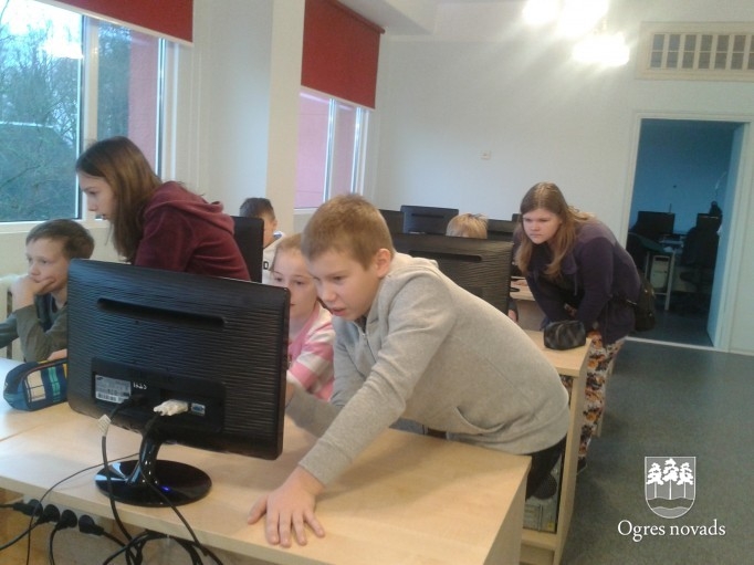 Programmēšanas stunda nedēļas garumā: „Hour of Code” Suntažu vidusskolā