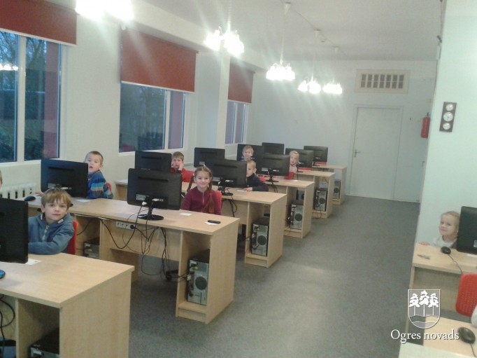 Programmēšanas stunda nedēļas garumā: „Hour of Code” Suntažu vidusskolā