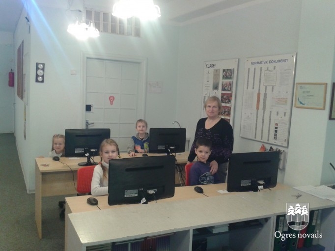 Programmēšanas stunda nedēļas garumā: „Hour of Code” Suntažu vidusskolā