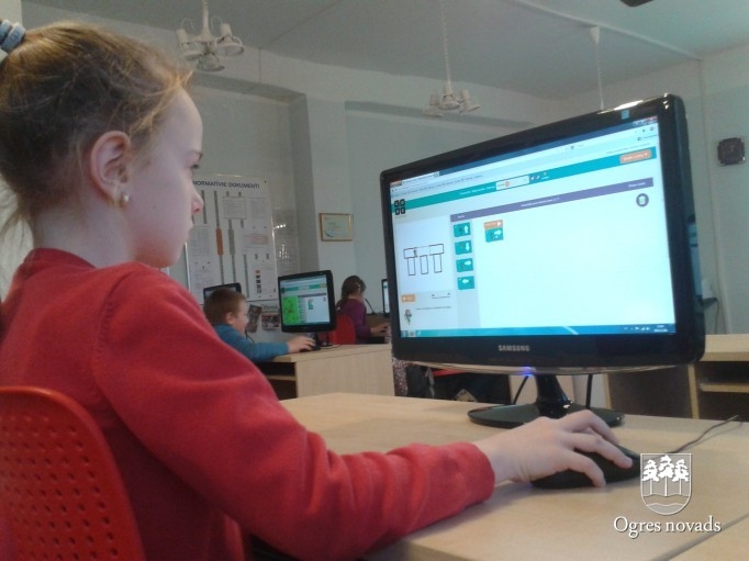 Programmēšanas stunda nedēļas garumā: „Hour of Code” Suntažu vidusskolā