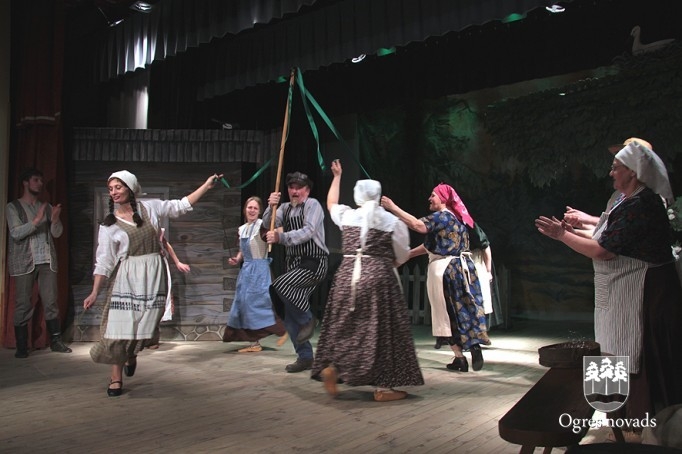 Teātra spēlēšanas svētki Suntažos (foto: Andris Linde)