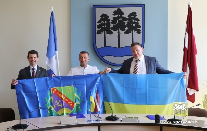 Ogre paraksta sadarbības līgumu ar Ukrainas Popasnas rajonu