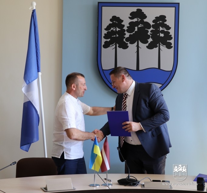 Ogre paraksta sadarbības līgumu ar Ukrainas Popasnas rajonu