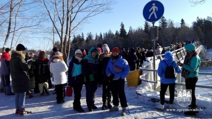 Ceļā uz Somiju ukraiņu jaunieši viesojās Ogrē