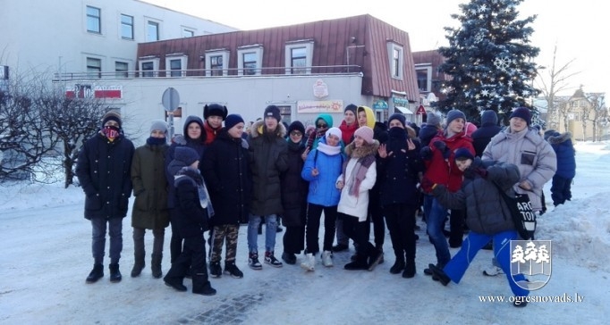 Ceļā uz Somiju ukraiņu jaunieši viesojās Ogrē