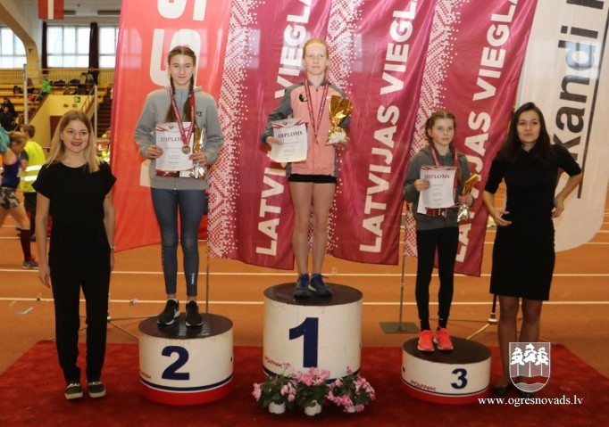 Ogres NSC jaunajiem vieglatlētiem trīs medaļas Latvijas čempionātā