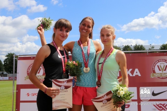 Ogres vieglatlētiem astoņas medaļas Latvijas čempionātā