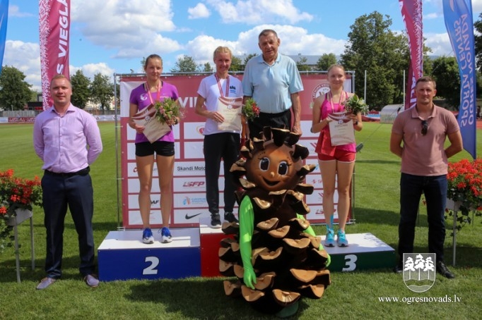 Ogres vieglatlētiem astoņas medaļas Latvijas čempionātā