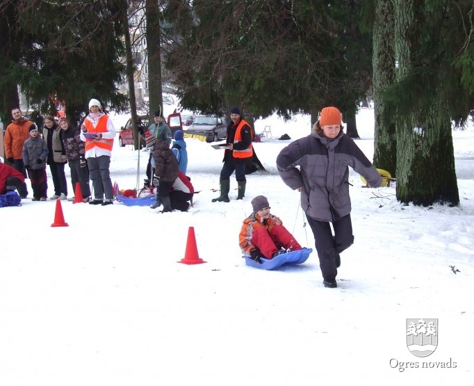 Aizvadīti Ogres novada ģimeņu ziemas sporta svētki
