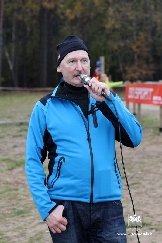 Vairāk nekā 200 skrējēju piedalās "Zilo kalnu rudens krosā 2015"
