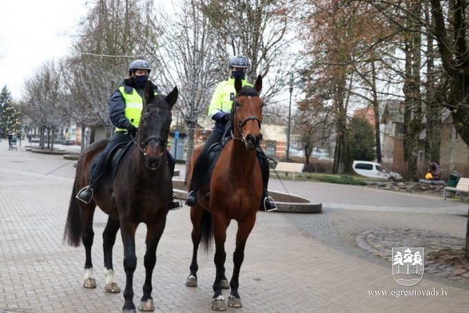 Ogres ielās – policijas zirgu patruļa