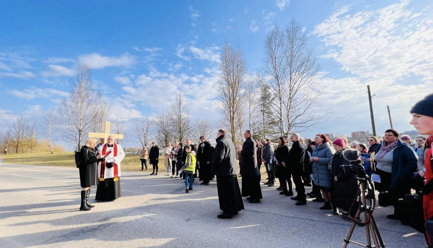 Lielajā Piektdienā Ogrē notika ekumēnisks Krusta ceļa gājiens