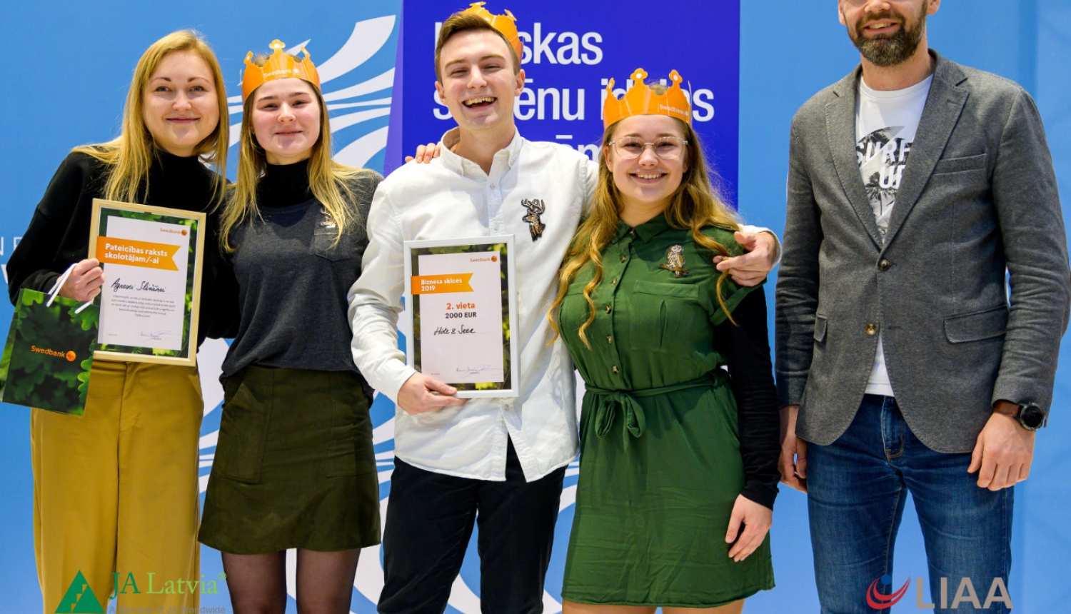 Ogres 1. vidusskolas skolēnu mācību uzņēmums izcīna 2. vietu Latvijā